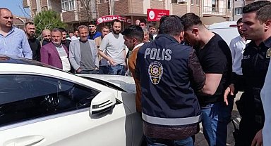 Hasımlar aynı sandıkta karşılaştı, ortalık karıştı: 1 polis yaralandı, biber gazı sıkıldı