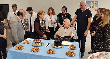 Hastanede 72. yaş günü sürprizi