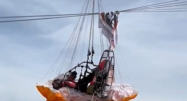 Havada seçim reklamı kaza ile sonuçlandı