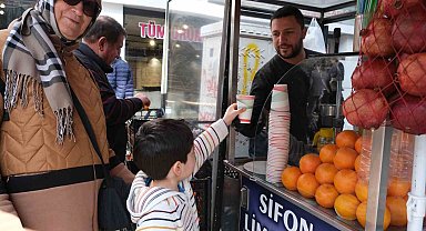 Havalar ısınırken vatandaşların tercihi nar ve portakal suyu oluyor