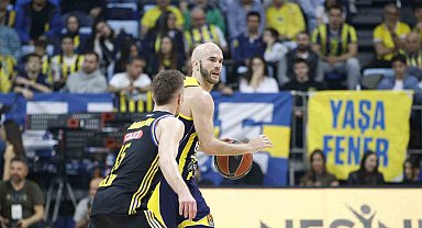 Hayes-Davis rekor kırdı, Fenerbahçe farklı kazandı