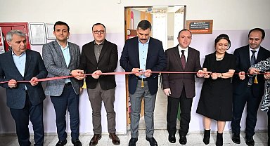 Hayırsever çiftten ilkokula kütüphane