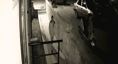 Her gece pencereye gelen röntgenci genç kızın kabusu oldu