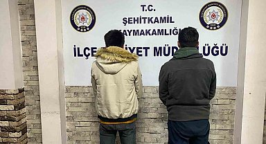 Hırsızlık suçundan aranan şahsın kimliğiyle oto hırsızlığı yapan 2 şüpheli yakalandı