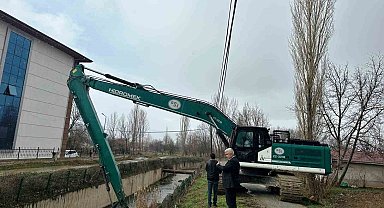 Hisarcık Kocaçay ve Küçükçay'da zemin temizleme çalışması
