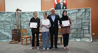 Hisarcık'ta dereceye giren öğrenciler ödüllendirildi