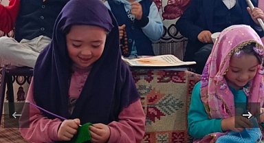 Hisarcık'ta minikler yaşlılar gibi giyinip, onlar gibi davrandılar