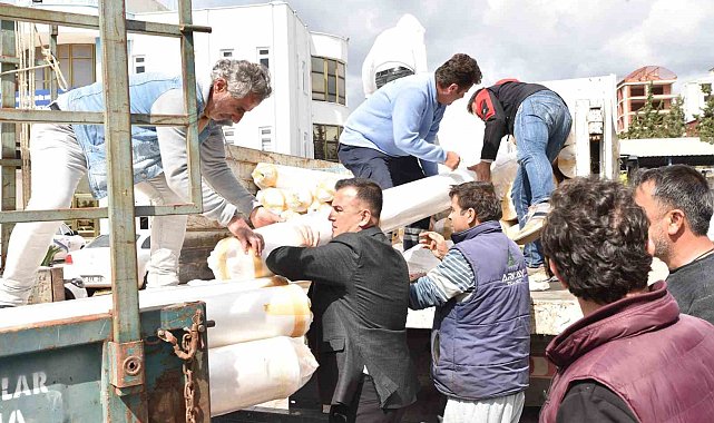 Hortumdan zarar gören Demreli üreticilere naylon desteği