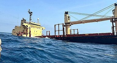 Husilerin Kızıldeniz'de vurduğu İngiliz gemisi battı