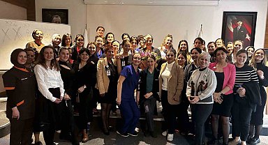 İEÜ Medical Point Hastanesinde 8 Mart coşkusu
