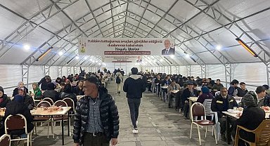 İftar çadırında yüzlerce vatandaş orucunu açtı