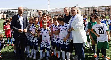 İlkokul Futbol Şenliği'nde kupalar sahiplerini buldu