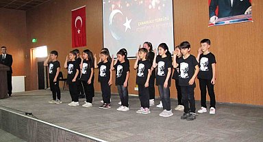 İlkokul öğrencileri Çanakkale türküsünü işaret diliyle seslendirdi