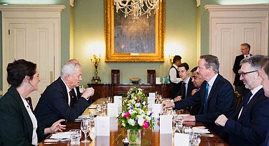 İngiltere Dışişleri Bakanı Cameron, İsrail'i bir kez daha "işgalci güç" olarak nitelendirdi