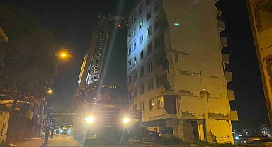 İntihar etmek üzereyken bayılan şahsı polis ve itfaiye kurtardı