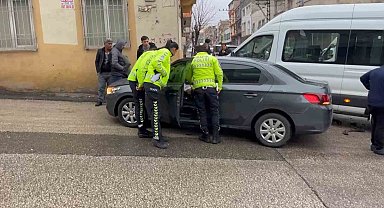 İşçi servisi ile otomobil çarpıştı: 3 yaralı