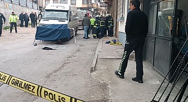 İşçi servisinin altına kalan yaşlı adam hayatını kaybetti