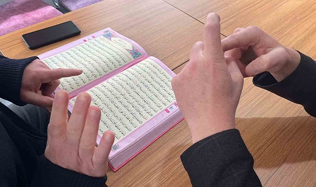 İşitme engellilerin Ramazan'da 'Kur'an-ı Kerim' azmi takdir topluyor