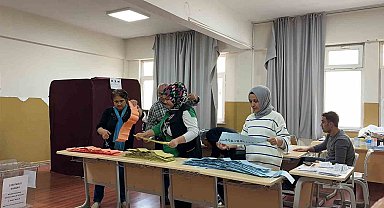 Isparta'da oy sayma işlemi devam ediyor