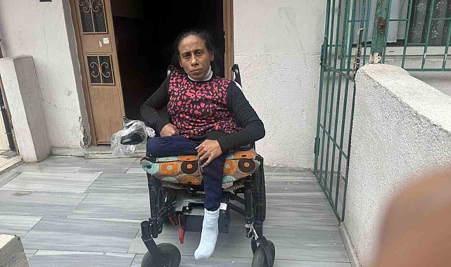 İstanbul'da bekçilerden insanlık örneği kamerada: Bedensel engelli kadını evine kadar taşıdılar