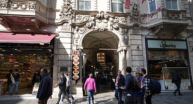 İstiklal Caddesi'nde keşfedilen 130 yıllık gizemli tünel: Rumeli Han geçidi ziyaretçilerin uğrak noktası oldu