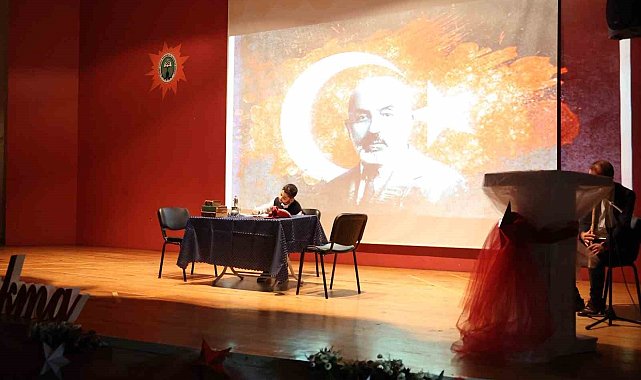 İstiklal şairini tiyatro gösterimi ile andılar