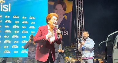 İYİ Parti Genel Başkanı Akşener Kuşadası'nda vatandaşlara hitap etti