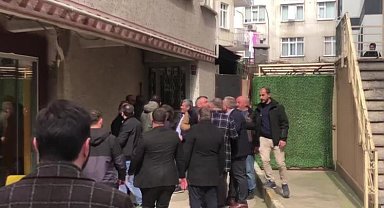 İYİ Partililer ve Yeniden Refah Partililer arasında pankart krizi