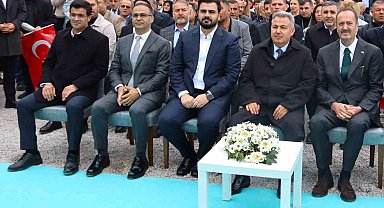 İzmir Valisi Elban: "Deprem illeri dışında okul yatırımı alan tek il biziz"