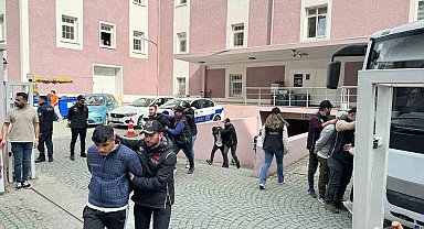 İzmir'de nevruzda 'terör propagandası' yapan şüphelilerden 6'sı tutuklandı