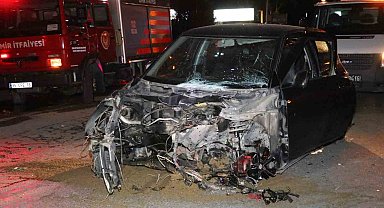 İzmir'de refüje çarpan otomobil taklalar attı: 1 ölü