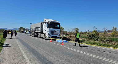 İzmir'de tırın altında kalan emekli polis hayatını kaybetti