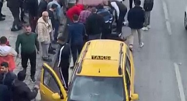 İzmir'de trafikteki laf dalaşı silahlı kavgaya döndü: 2 yaralı