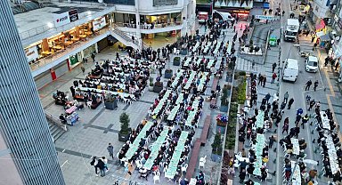 İzmitliler belediye meydanında buluştu