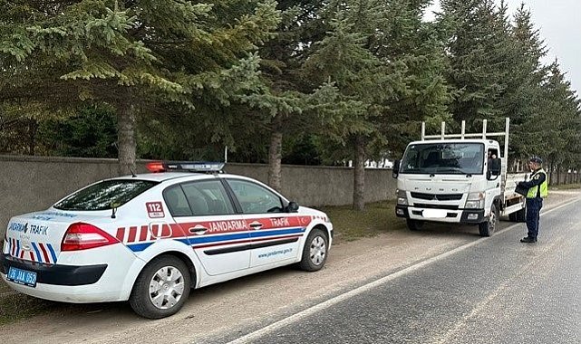 Jandarma ekiplerince 645 sürücüye 1 milyon 498 bin 259 TL para cezası kesildi