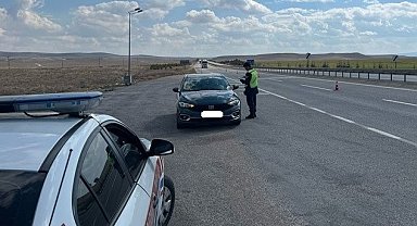 Jandarma ekiplerinin trafik denetiminde 1 milyon 787 bin TL ceza yazıldı