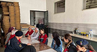 Jandarma kadınlara KADES'i anlattı