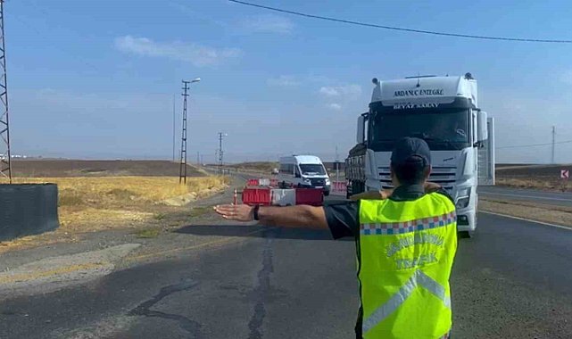 Jandarma trafik timlerinden 'arka koruma çerçeve' uyarısı