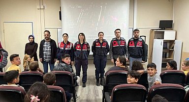 Jandarmadan 183 öğrenciye 'Siber zorbalık' eğitimi