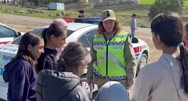 Jandarmadan depremzede çocuklara trafik eğitimi