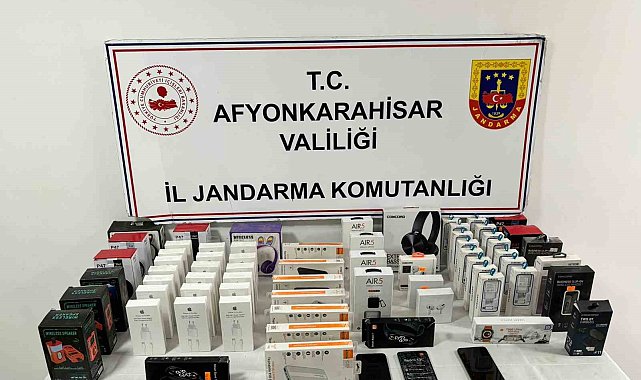 Kaçak telefon satan işyerine baskın yapıldı