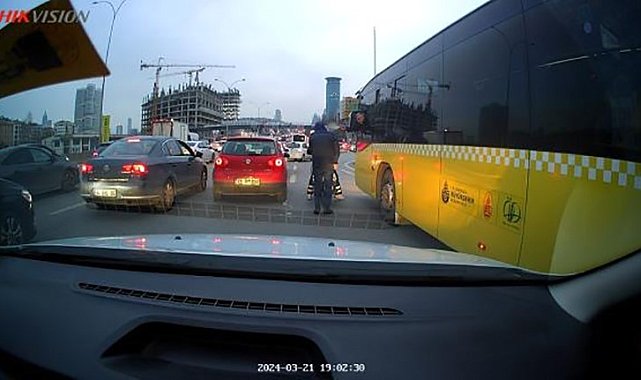 Kadıköy'de özel halk otobüsü şoföründen biber gazlı müdahale