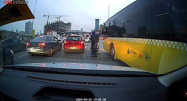Kadıköy'de özel halk otobüsü şoföründen biber gazlı müdahale