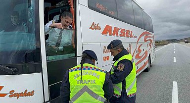 Kadın astsubay durdurduğu otobüste kadın kaptanı görünce ilginç anlar yaşandı