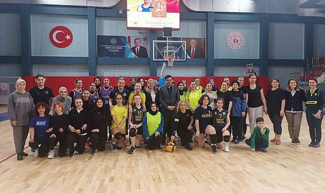 Kadınlar voleybolda kozlarını paylaştı