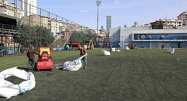 Kağıthane'deki tüm futbol sahaları yenileniyor