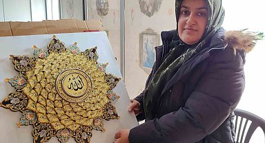 Kahramanmaraş'ta depremzede kadın, rölyef yaparak ekonomisine katkı sağlıyor