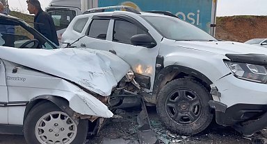 Kahta'da otomobiller çarpıştı: 2 sürücü yaralandı