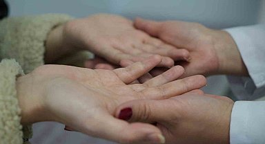 Kalem tutamıyor, tokalaşamıyordu: El terlemesinden 1 saatlik ameliyatla kurtuldu