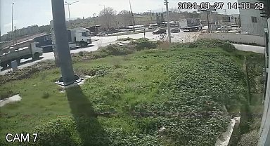 Kamyon çarptığı tırla birlikte metrelerce sürüklendi